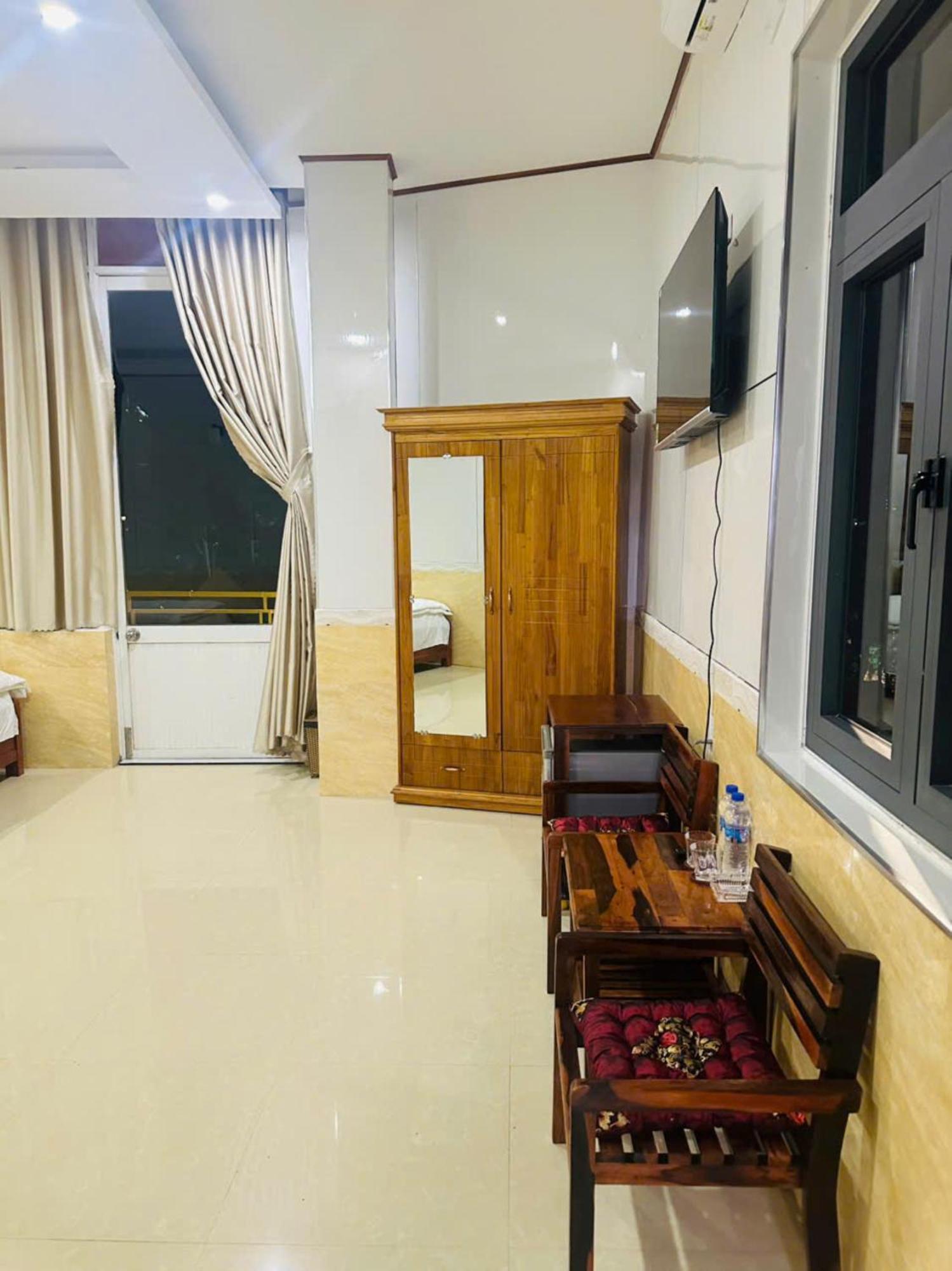 Binh Minh Hotel Плейку Екстер'єр фото